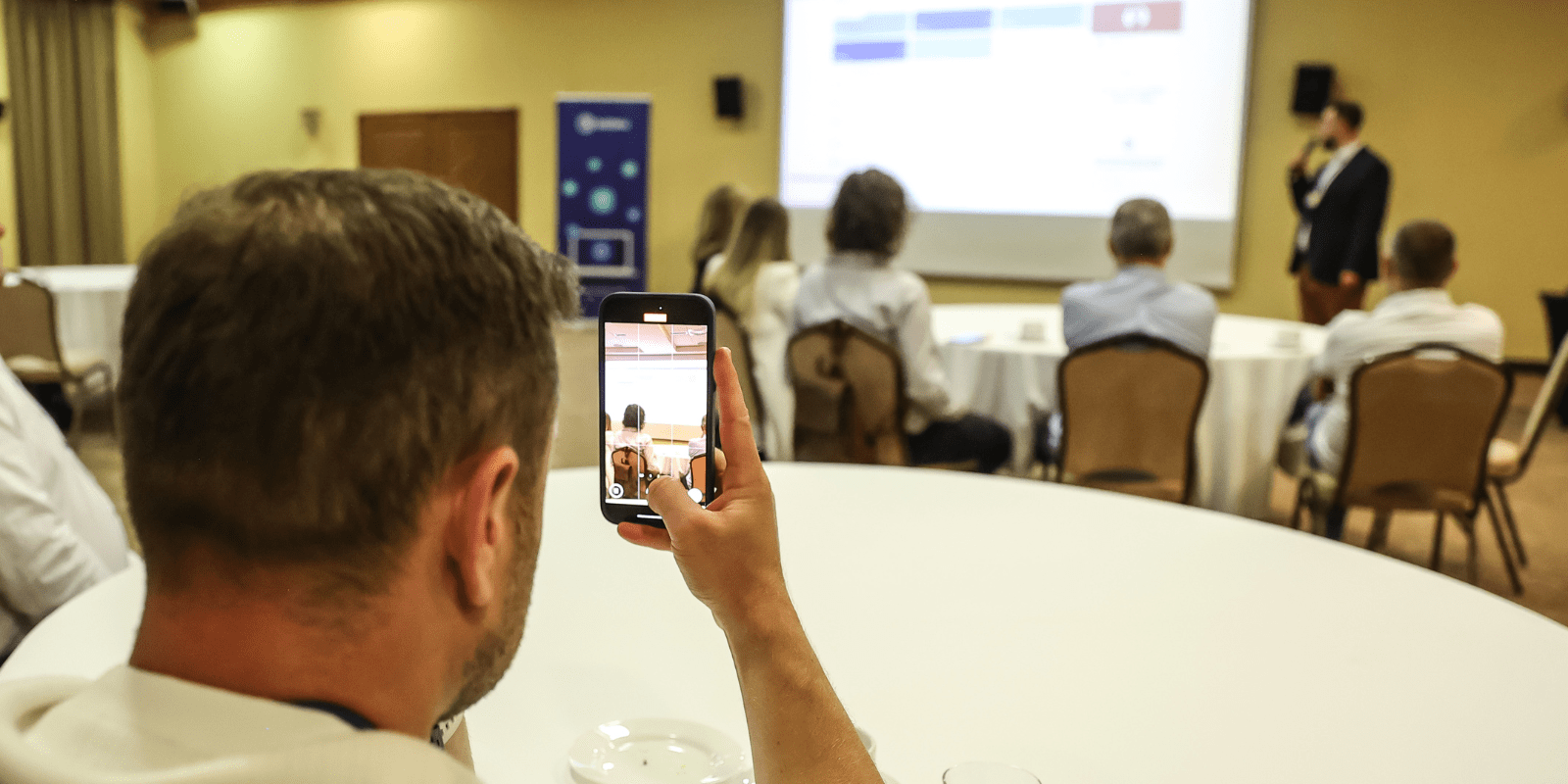 Uczestnicy podczas prezentacji Batieu